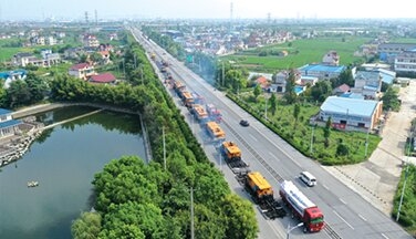 双层摊铺机在市政道路施工中有哪些核心优势？